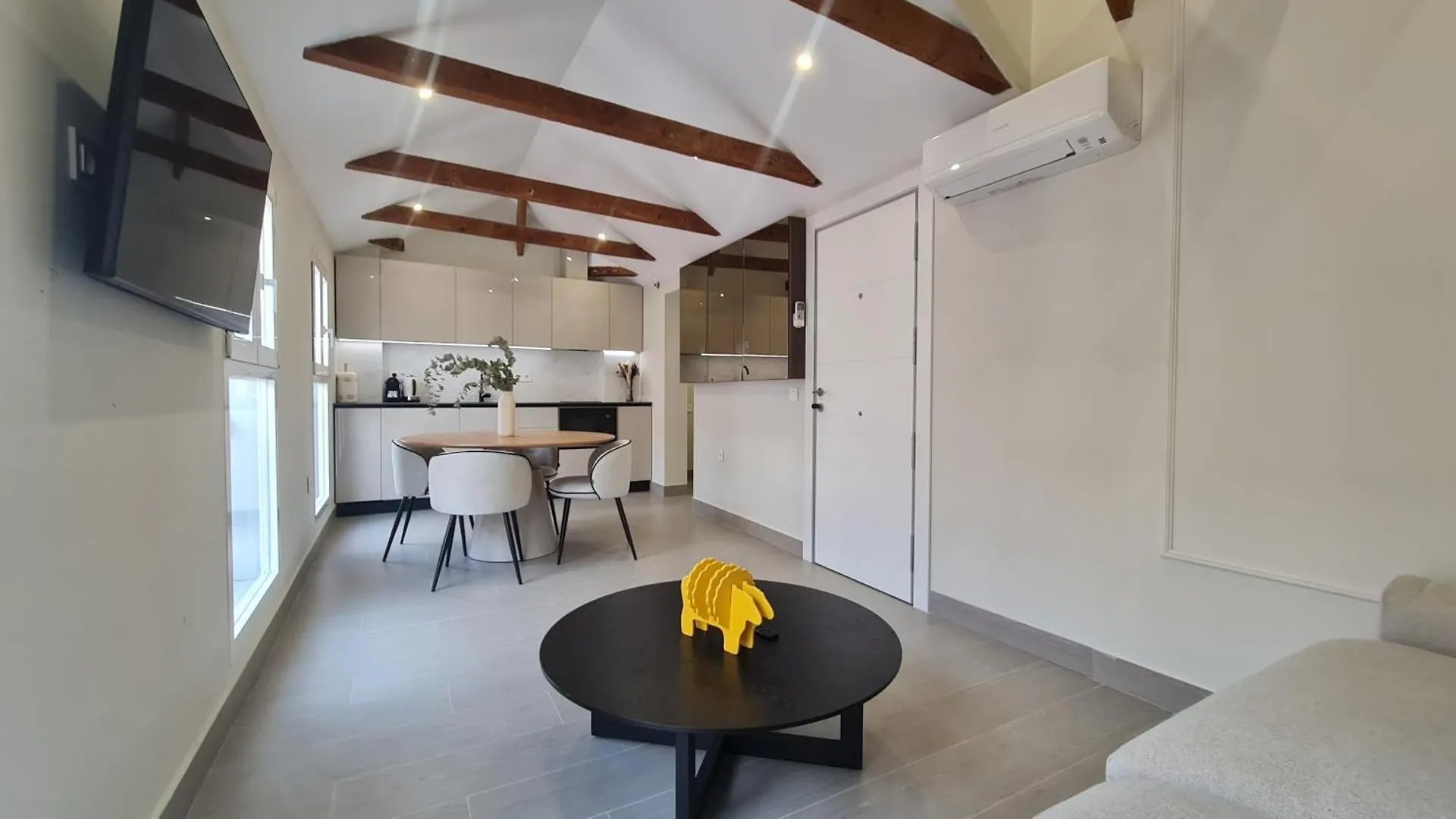 Navas Penthouse 301 By Florentia Homes Granada
