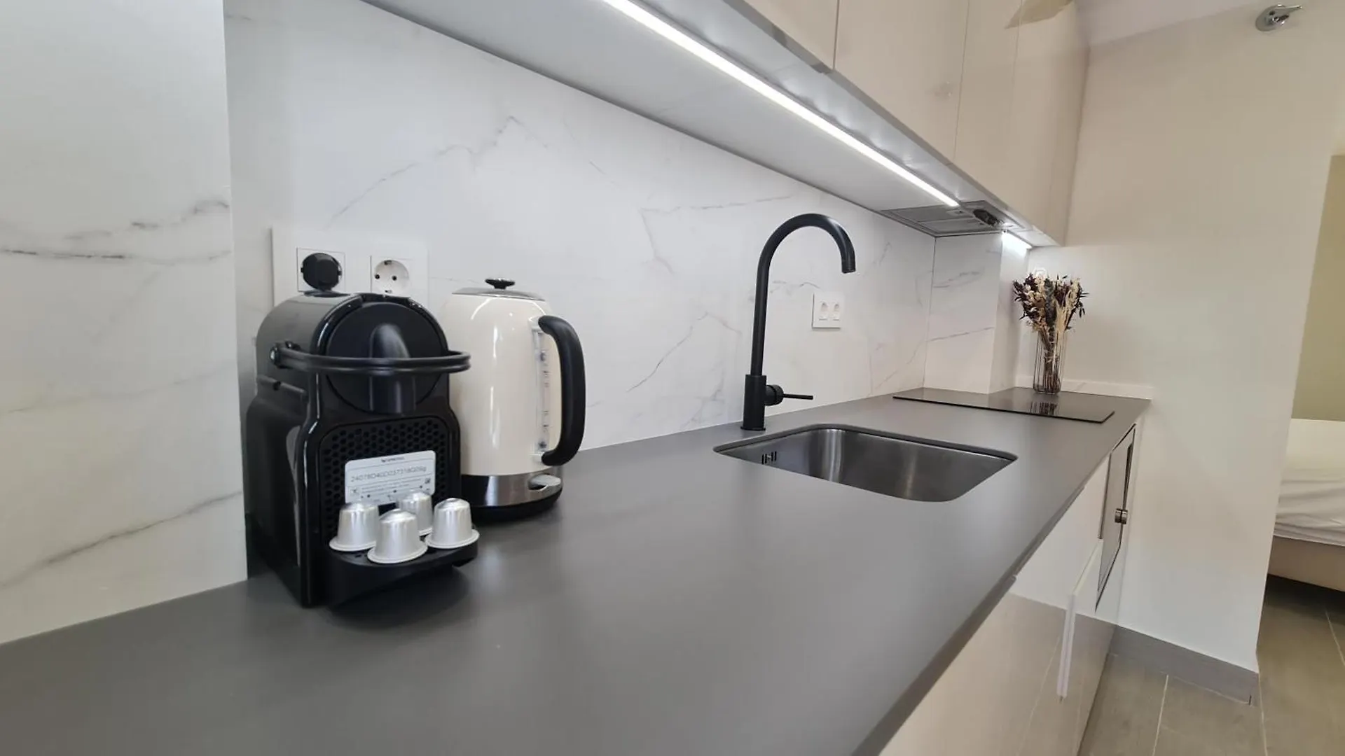 Navas Penthouse 301 By Florentia Homes Granada